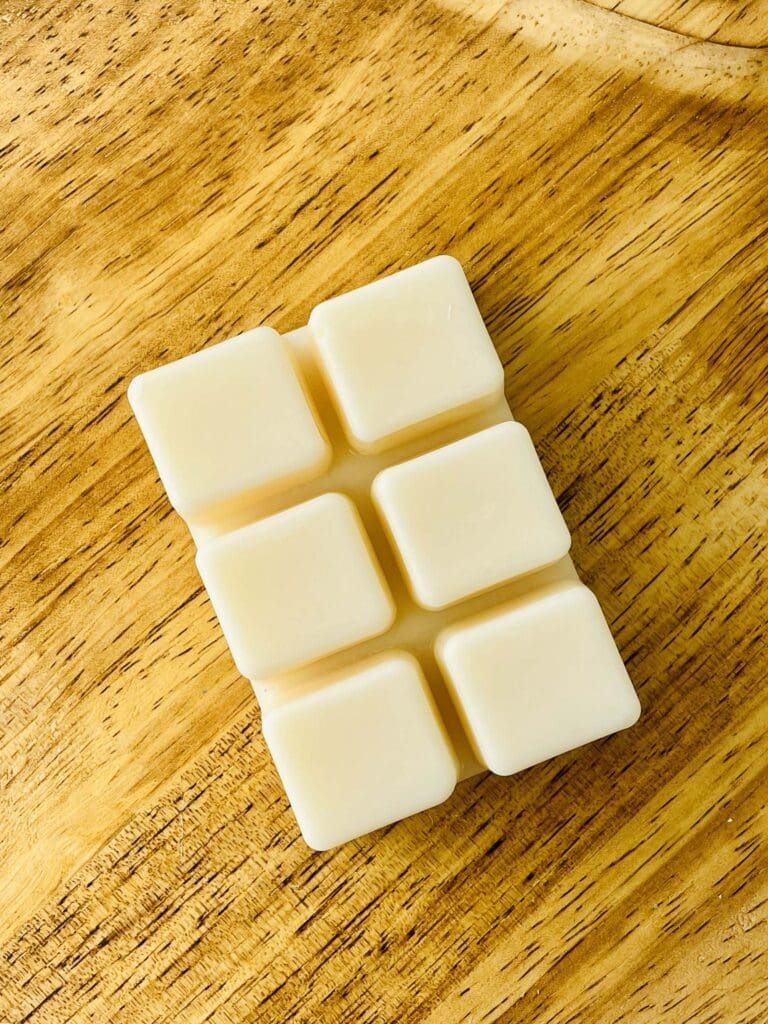 Clamshell of Augusta soy wax melts with a fragrance inspired by Golf Week in Augusta
